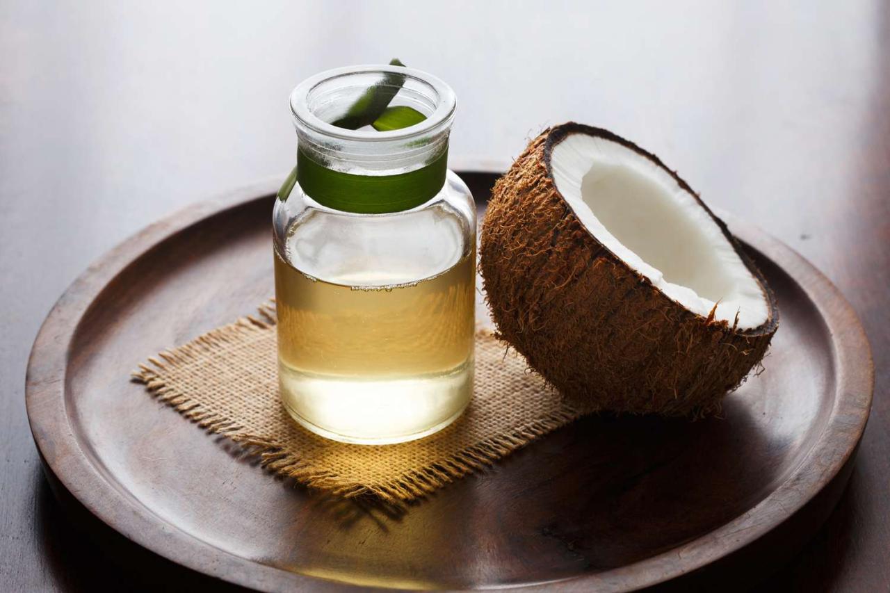 Benefits of Coconut Oil for Hair and How to Use It